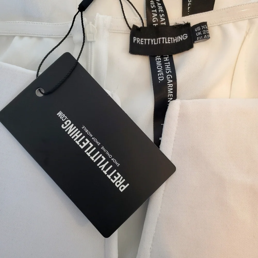 NWT - PrettyLittleThing Dress Size XL White - Picture 5 of 7